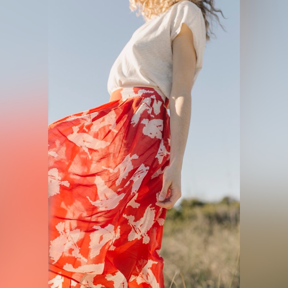 Billy Reid Floral Red-Orange-White Midi Skirt size 0, x-small with short lining